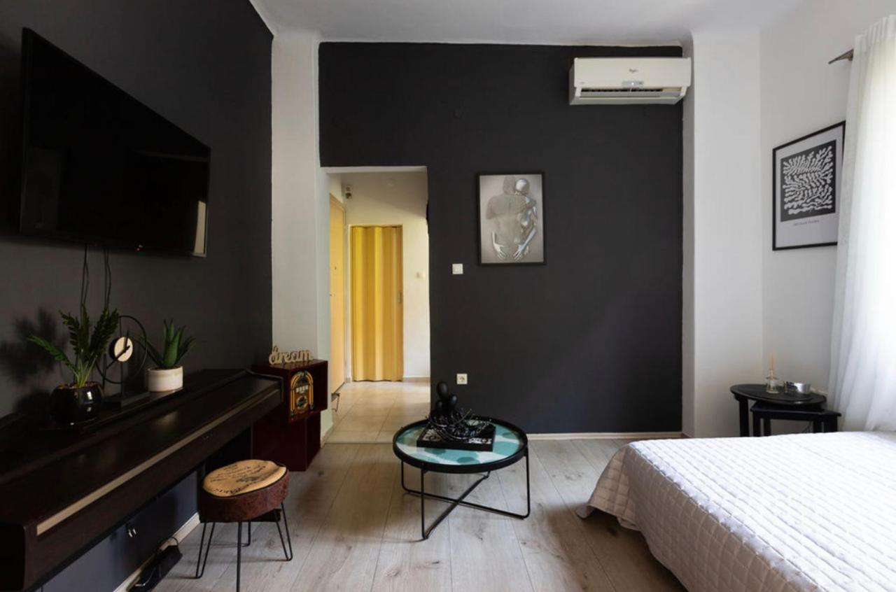 Apartment In The Heart Of The City Tesalonika Bagian luar foto
